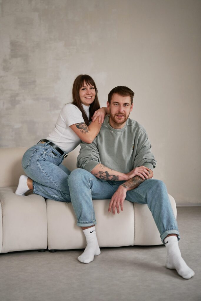 Narzeczeni podczas sesji narzeczeńskiej w studio pod Tychami